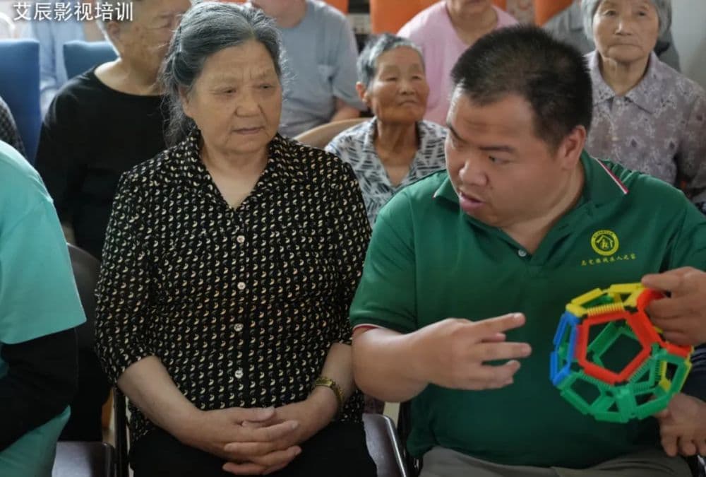 艾辰影视走进马宅镇养老中心暨残疾人之家，以爱献礼建党节，公益不止，爱心不息。