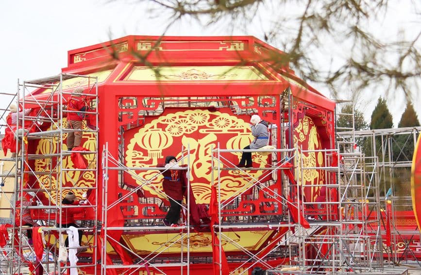 河南三门峡：赶制彩灯迎新年