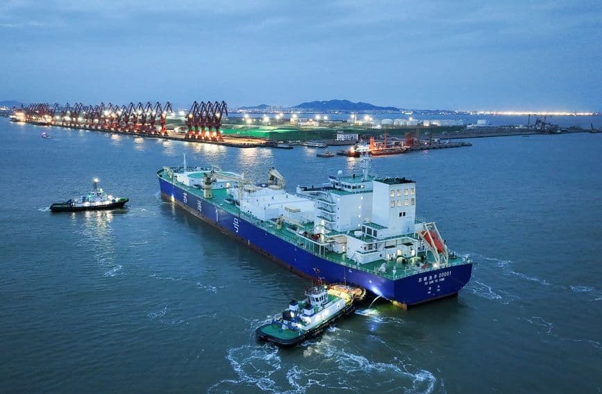 江苏连云港：“苏海1号” 三文鱼养殖工船产业化项目正式投产