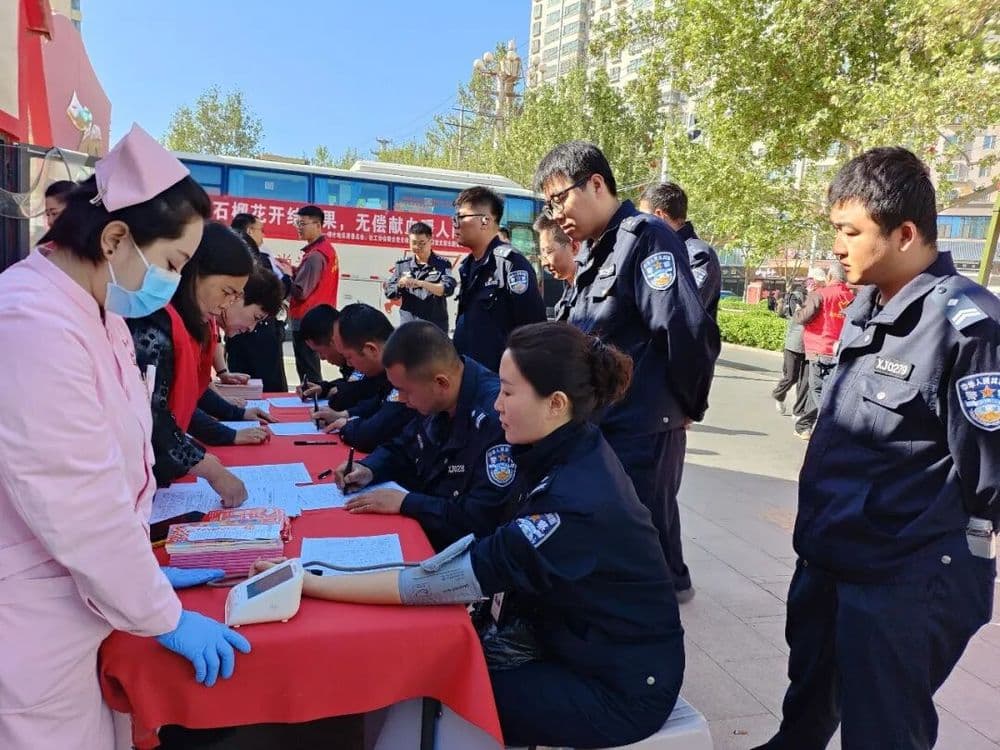 无偿献血践初心！喀什市各界汇聚爱心，充盈血库暖人心