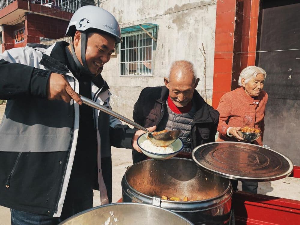 送饭上门！“强强娃”的暖心餐感动网友