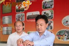 一人带动一家，他把结婚纪念日过成全家慈善日，捐款超30万元