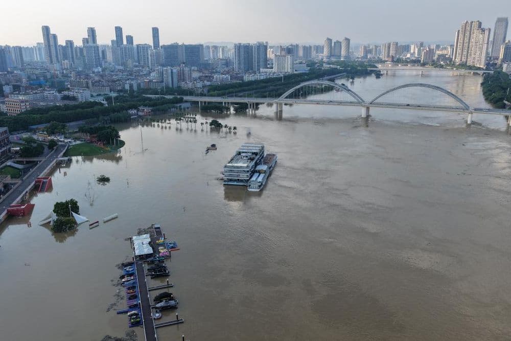 加密巡查、备足物资——广西南宁防汛一线直击