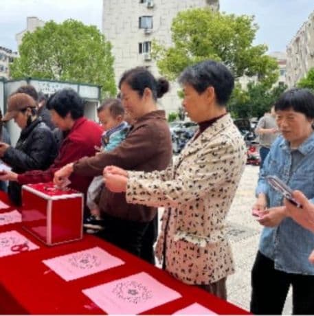 天台赤城：博爱五月情暖桑榆，银发善举爱满社区