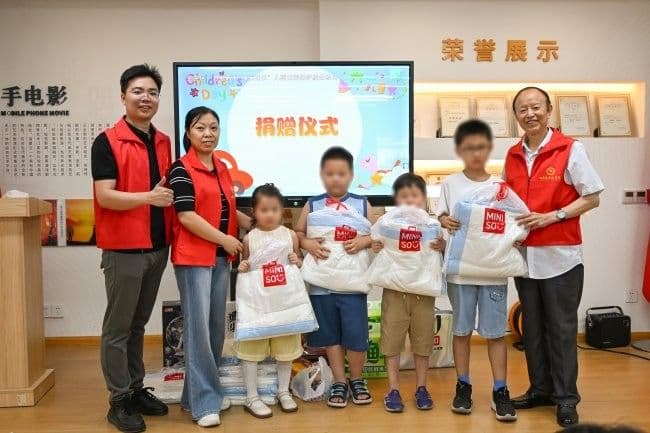 呵护童心·健康同行｜成都西南皮肤病医院开展困境儿童慈善关爱捐赠活动