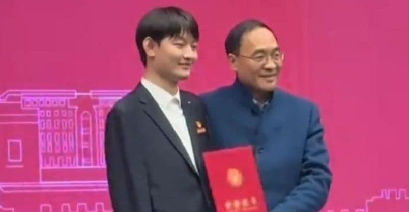太原理工大学博士生王海港，用双脚打字做科研——  以坚韧精神书写向上人生
