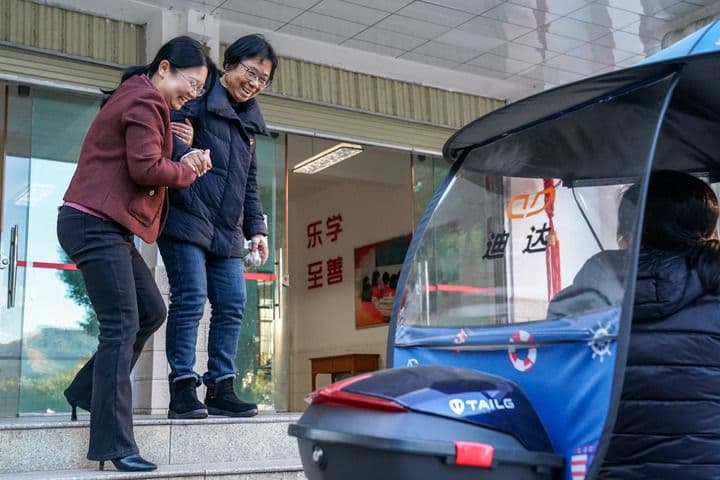 “燃灯”接力——张桂梅和她的学生们