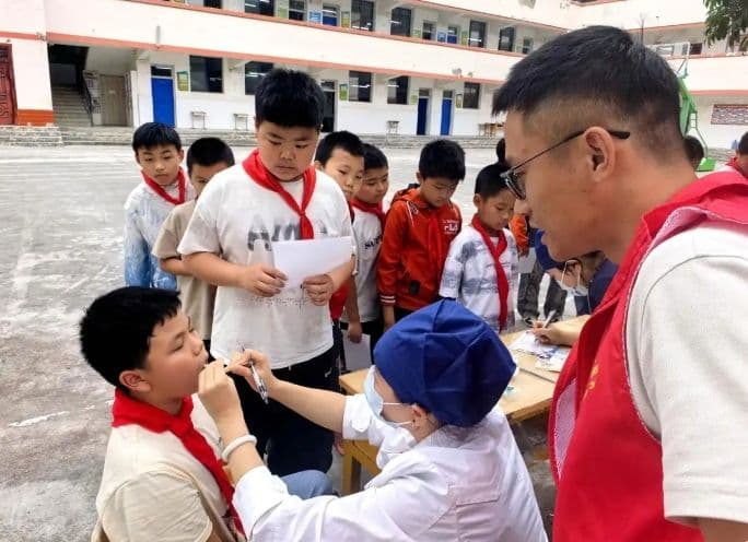 护牙助成长！口腔公益服务走进乡村校园