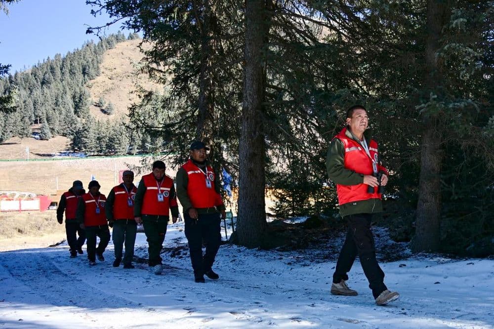 海省海北藏族自治州祁连县阿咪东索林区:入冬巡林 防火护山