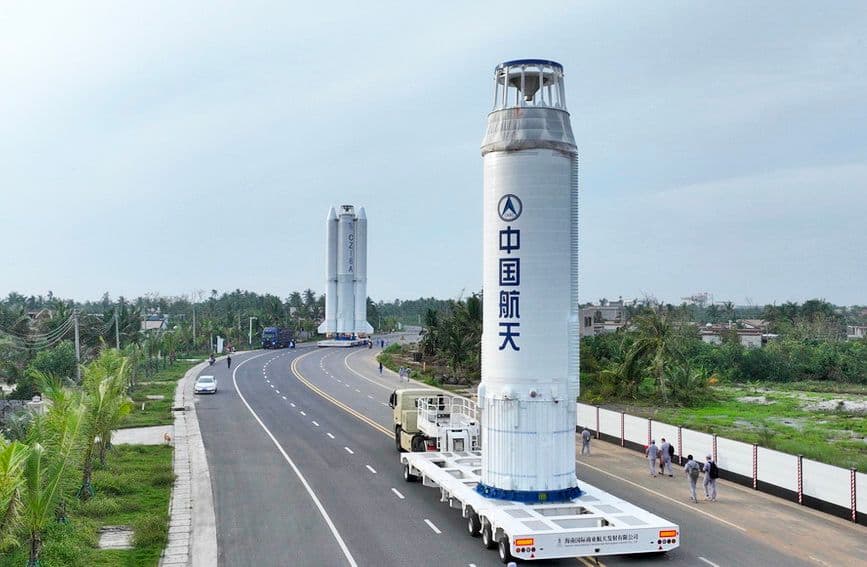 长八甲遥五火箭成功实施转运