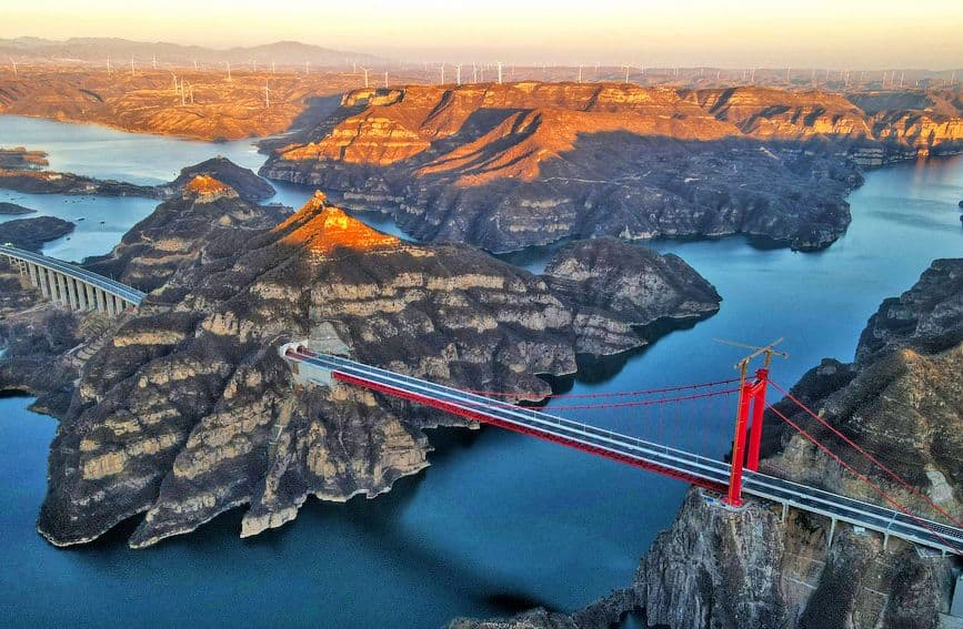 河南洛阳:济新高速黄河三峡大桥通车在即