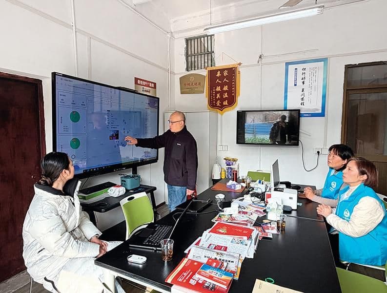 上海市奉贤区四团镇: “微牵挂”里的大爱